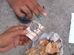 Arloji dengan Kabel Menjuntai Bikin Panik Warga di Stasiun Depok Lama