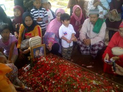 Makam Uje Masih Jadi Magnet Bagi Peziarah di Karet