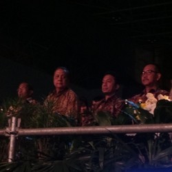 Saksikan Pesawat Boeing Anyar Garuda, Dahlan Iskan Rela Pakai Batik