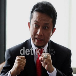 Tifatul Segera Keluarkan Izin WiFi Untuk Pesawat Garuda Boeing 777-300ER