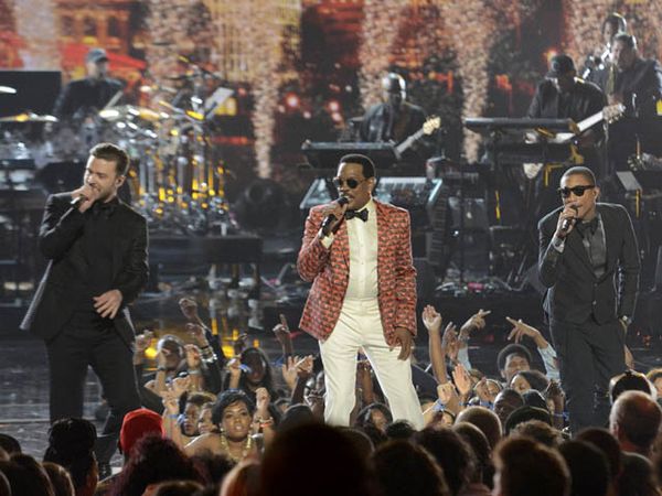 Bertabur Musisi di BET Awards 2013