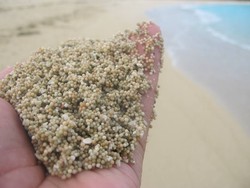 Pantai Ajaib di Lombok, Pasirnya Seperti Merica!