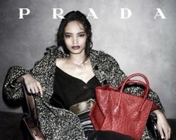Setelah 20 Tahun, Prada Kembali Pakai Model Kulit Hitam di Iklannya