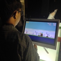 PC Desktop Kini Dipakai Keroyokan