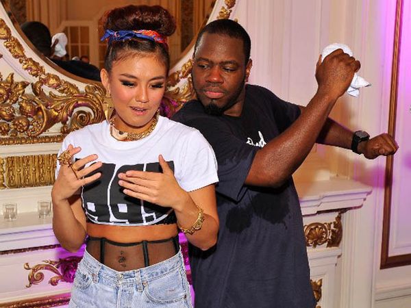 Aksi Agnes Monica di Balik DJ Set