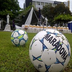 Tenda Acara Coaching Clinic Maradona Roboh Diterjang Angin