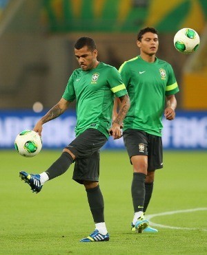 Dani Alves Goda Thiago Silva Gabung Barca