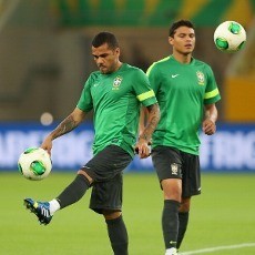 Dani Alves Goda Thiago Silva Gabung Barca