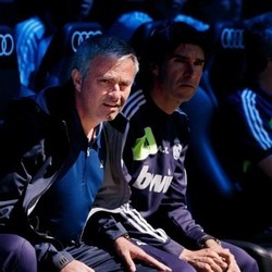Diajak Mourinho ke Chelsea, Karanka Isyaratkan Bertahan