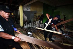 Pembongkaran Kios di Stasiun Gondangdia, Pedagang Ikut Membantu