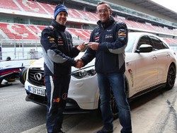 Ultah, Sebastian Vettel Dapat Mobil SUV