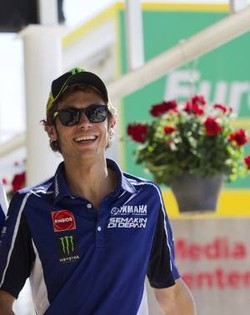 Kembali ke MotoGP, Suzuki Mungkin Kontrak Rossi