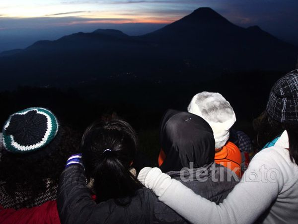 Menikmati Sunrise di Bukit Sikunir