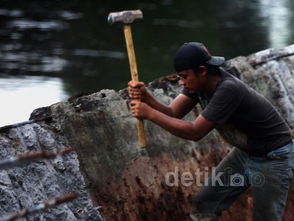 Tanggul Latuharhary Kembali Diperbaiki