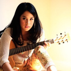  Maudy Ayunda di Antara Keberuntungan