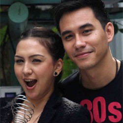 Donna Agnesia dan Darius Jaga Hubungan Seperti Masih Pacaran