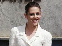 Robert Pattinson Punya Pacar Baru, Kristen Stewart Happy