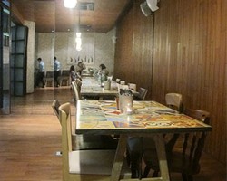 Santai Sore di Resto Modern-Minimalis Mama Goose