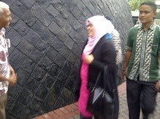 Istri Pertama Jenguk Rusli Zainal, Istri Kedua Diperiksa KPK