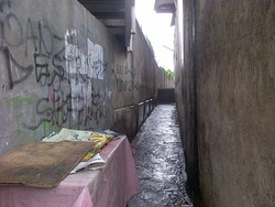 Gang Tempat Wartawati Mengaku Diperkosa di Jl Pramuka Ditutup Warga