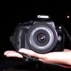 DSLR Terkecil di Dunia EOS 100D Dirilis di Indonesia