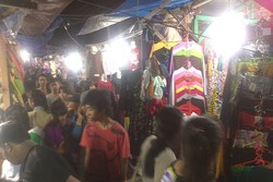 Belanja Sambil Senggol-senggolan di Pasar Senggol Makassar