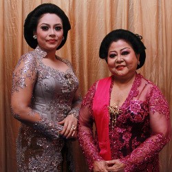 Waldjinah Berikan Restu Kepada Indra Utami Jadi Penyanyi Keroncong