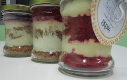 Guple: Nyam-nyam! Legit Gurih Homemade Cake in Jar