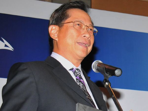 Presdir BCA Raih Best CEO