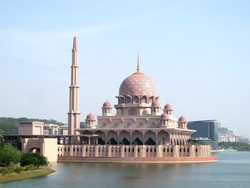 Masjid Pink Putra, Landmark Unik di Putrajaya
