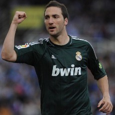 Higuain Diklaim Telah Diberi Izin Madrid untuk Negosiasi Transfer