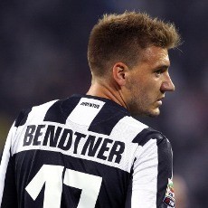 Gaji Terlalu Tinggi, Bendtner Mungkin Batal Direkrut Frankfurt
