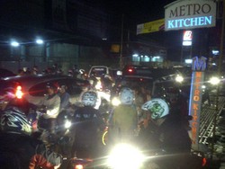 Selain Macet, Lalin Jalan Raya Pondok Cabe Juga Chaos!