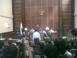 Bersaksi untuk Terdakwa Serda Ucok Cs, Suara Eks Kalapas Mendadak Serak