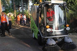 Pemkot Solo Datangkan 2 Mobil Penyapu Sampah dari Skotlandia