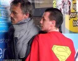 Tangkap Pencuri di Inggris, Ini Dia Superman di Kehidupan Nyata