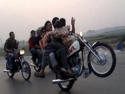 Aksi Gila Pemotor Pakistan