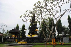 Tak Hanya Bali, Sidoarjo Juga Punya Pura Cantik