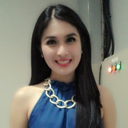 Bedak Harga Rp 6 Ribu, Rahasia Cantik Sandra Dewi