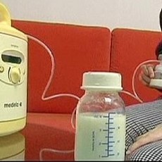 Orang Kaya Sewa Ibu Menyusui Tuai Kecaman di Internet