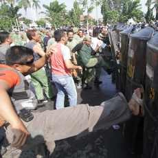 KPUD Kota Mojokerto Gelar Simulasi, Polisi dan Massa Terlibat Bentrok