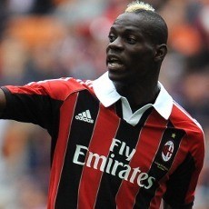 Balotelli Sempat Bujuk Tevez Gabung Milan