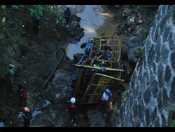 Truk Pengangkut 32 Sepeda Motor Masuk Jurang di Boyolali, 1 Orang Tewas