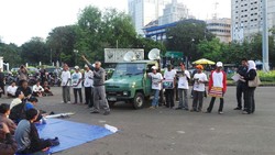 Pengungsi Syiah Gelar Demo Depan Istana, Lalin Tetap Lancar