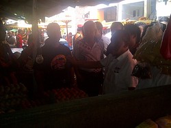 Ical Blusukan di Pasar Samarinda, Pedagang Minta Foto Bareng dan Curhat