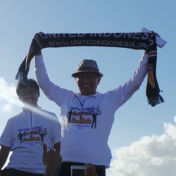 Pakai Fedora, Dahlan Buka Acara Sepeda dan Jalan Santai di Tol Laut Bali