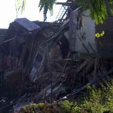 Rumah-rumah di Pinggir Bengawan Solo Longsor