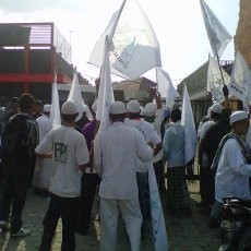 Massa FPI dan JAT Bersitegang dengan Polisi saat Sweeping Miras