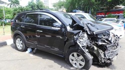 Ini Chevrolet Captiva yang Tabrak Motor & TransJ, Remuk di Bagian Depan
