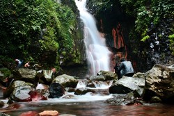 Main Air di Curug Cigamea, Segar!